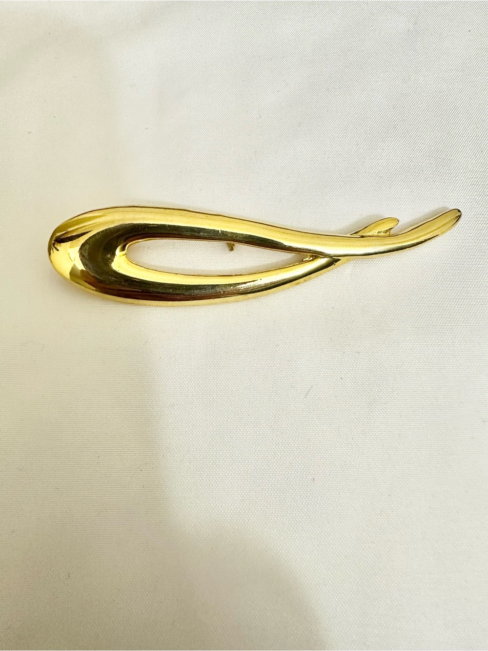 Elegant Vintage Gold-Plated Sculptural Brooch